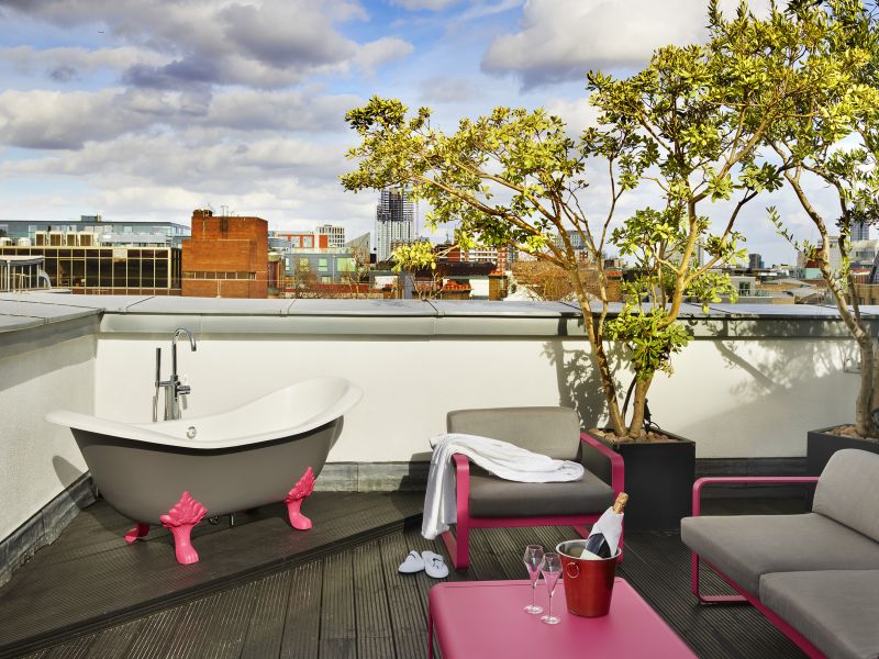 4772-rooftop-deluxe-terrace-bath-11-